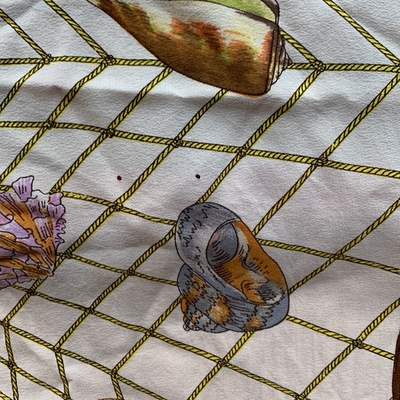 authentic, silk Gucci scarf - Picture 7 of 8